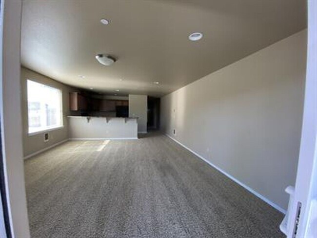Foto del edificio - 2 bed, 2 bath condo on the canal