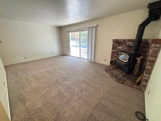 Building Photo - 2 bedroom Lake Tahoe townhome!