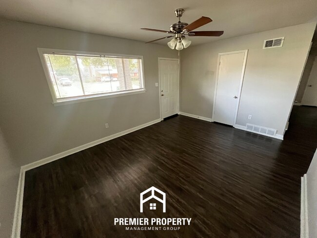 Foto del edificio - 4637 Newton Dr