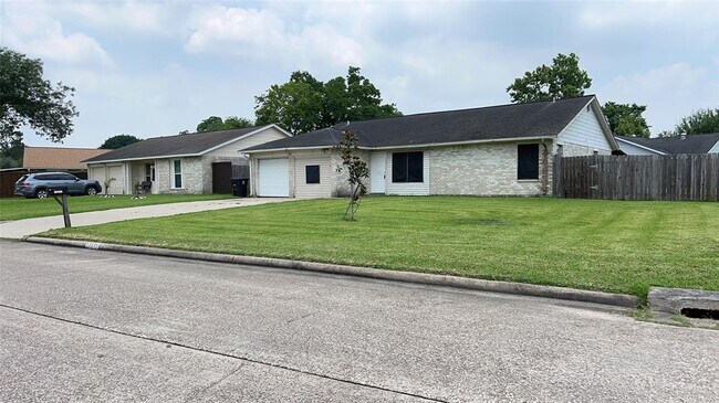 Building Photo - 12231 New Brunswick Dr