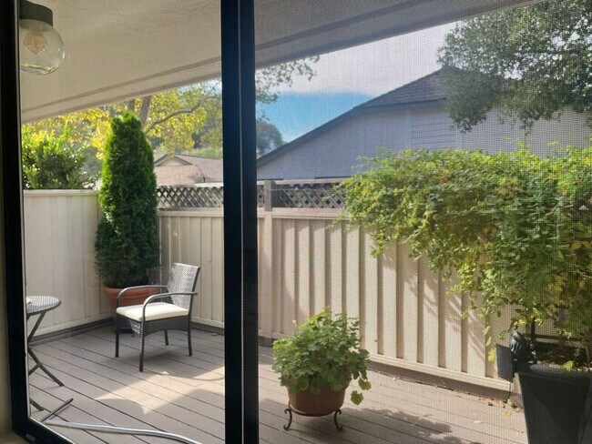 Foto del edificio - 64 Village Cir