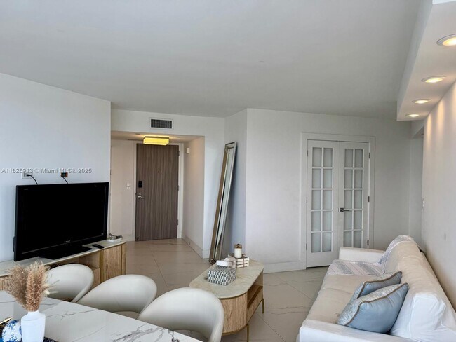 Foto del edificio - 1000 W Island Blvd