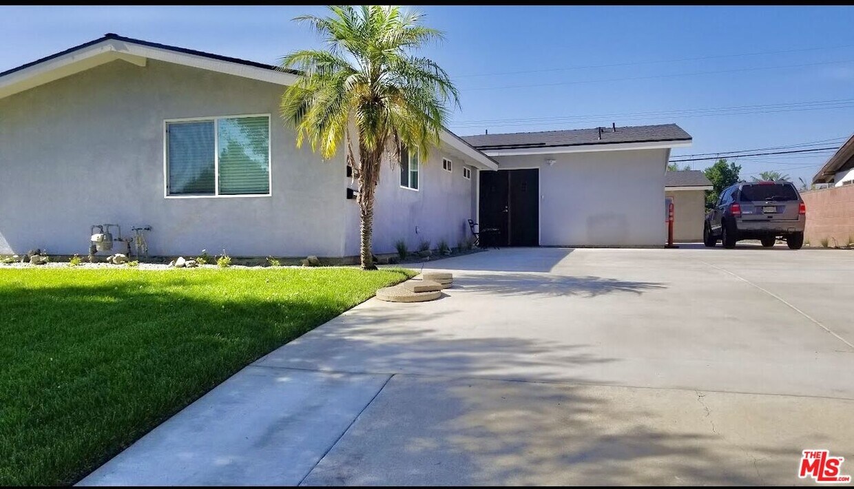 Primary Photo - 14420 Rosecrans Ave