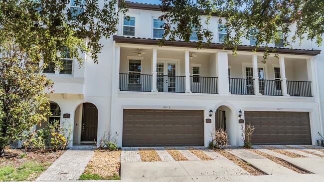 Foto del edificio - Large 3 Bed 3.5 Bath 2 Car Garage Townhous...