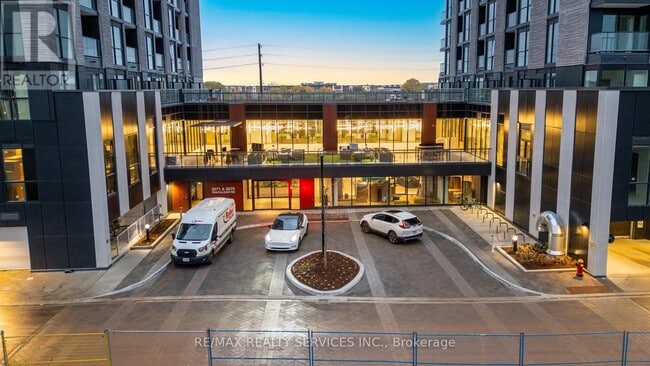 Photo du bâtiment - 3071 Trafalgar Rd