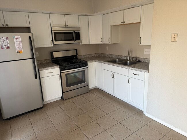 Building Photo - 2575 N Old Highway 41