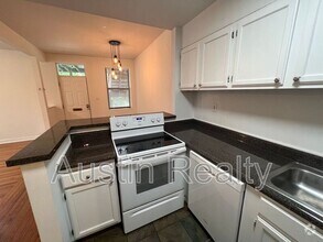 Building Photo - 348 N Newstead Ave