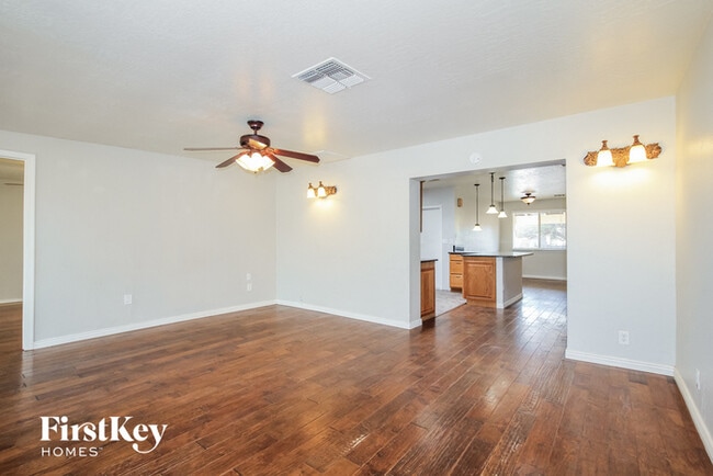 Building Photo - 1108 W Muriel Dr