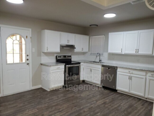 Foto del edificio - 8012 Chaparral Dr
