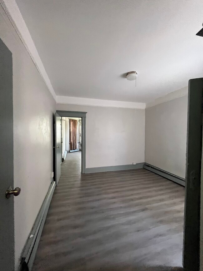 Foto del edificio - 147 Bostwick Ave