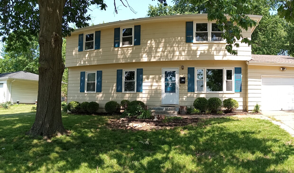 Front Facade - 716 W Hurt St