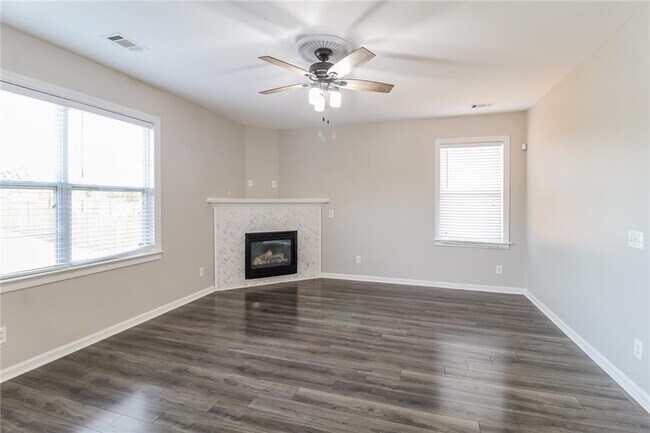 Building Photo - 55 Thrasher Way