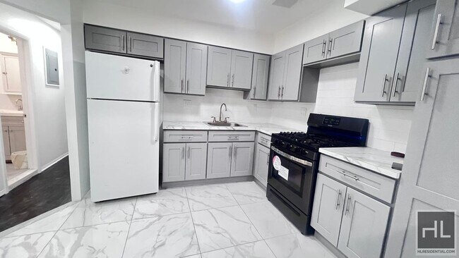 Foto del edificio - GUT RENOVATED VERY LARGE 3 BEDEROOMS W/ PR...