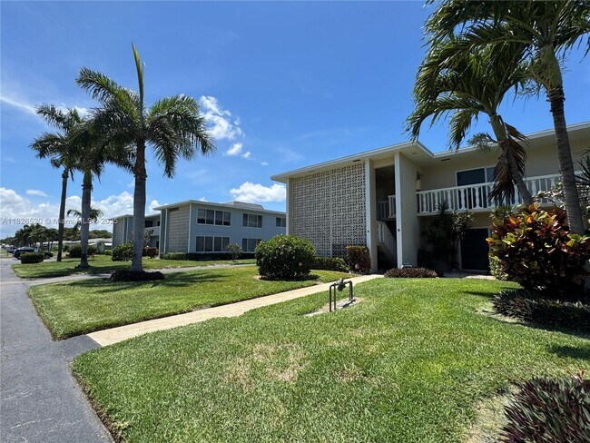 Foto del edificio - 225 Main Blvd