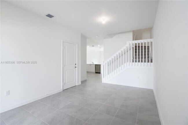 Building Photo - 2729 SE 25th Ave