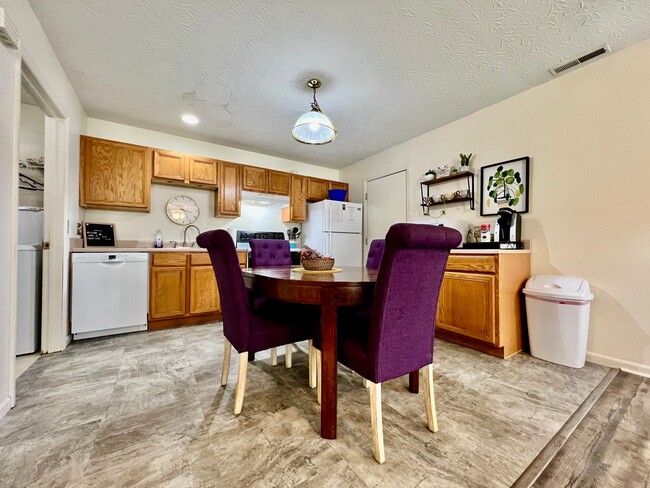 Foto del edificio - Fully furnished rental home for Corporate ...