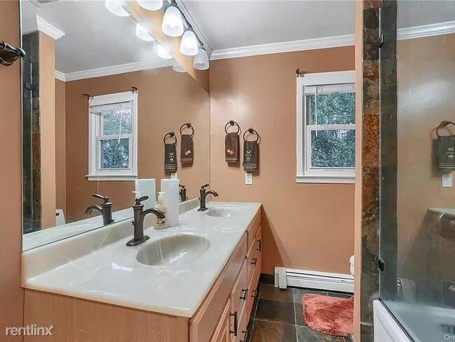 Building Photo - 3 br, 3 bath House - 2327 Vista Ct