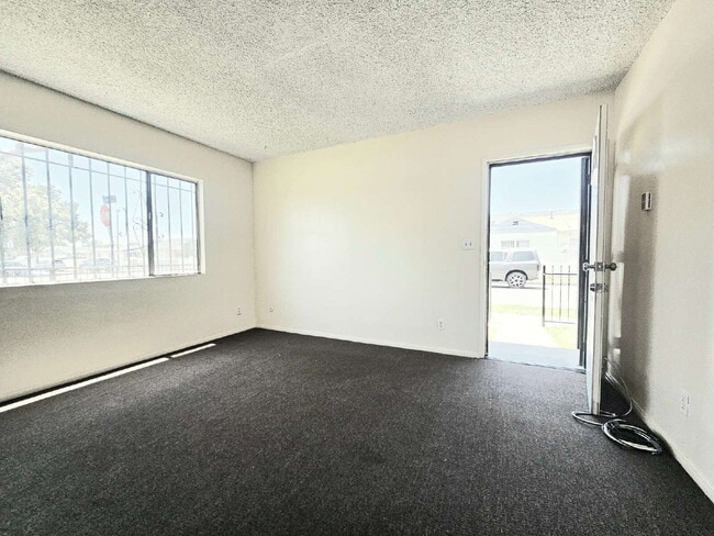 Building Photo - Charming and affordable 2-bedroom, 1-bath ...