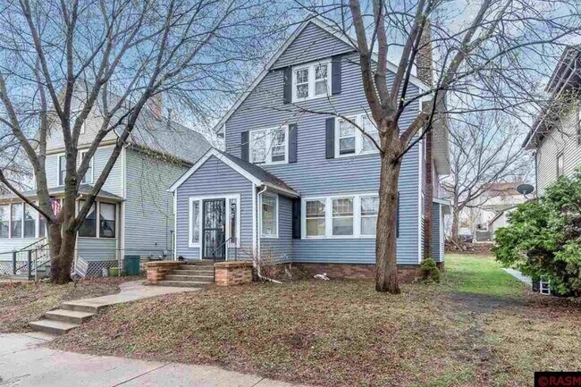 Building Photo - 207 Van Brunt St