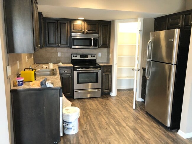 Building Photo - Newer 3 Bed 2 Car Townhome in Grain Valley