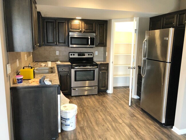 Foto del edificio - Newer 3 Bed 2 Car Townhome in Grain Valley