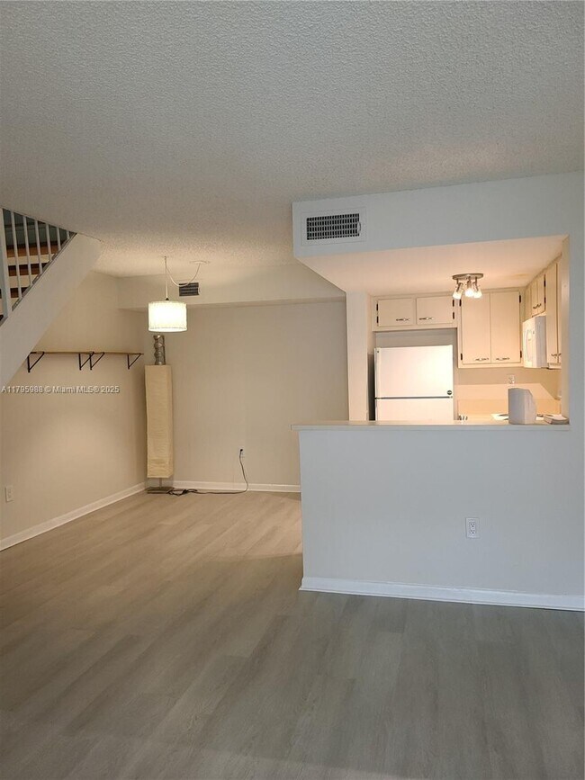 Foto del edificio - 8615 NW 5th Ter