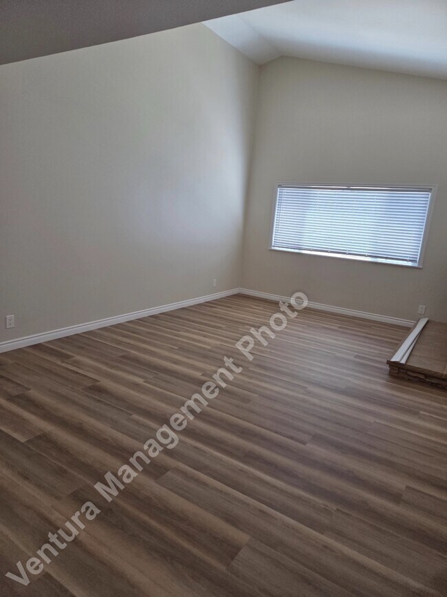 Building Photo - 5665 Meadow Vista Way