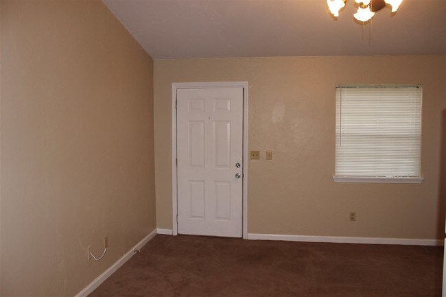 Building Photo - 1253 Continental Ct
