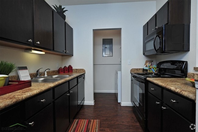Kitchen - Patriot Ridge Apartments