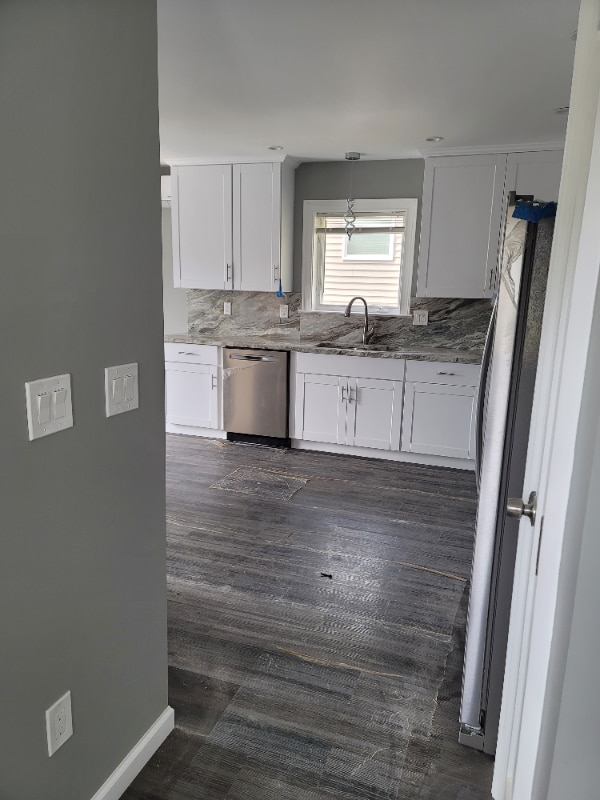 Building Photo - 225 Lakeside Ave