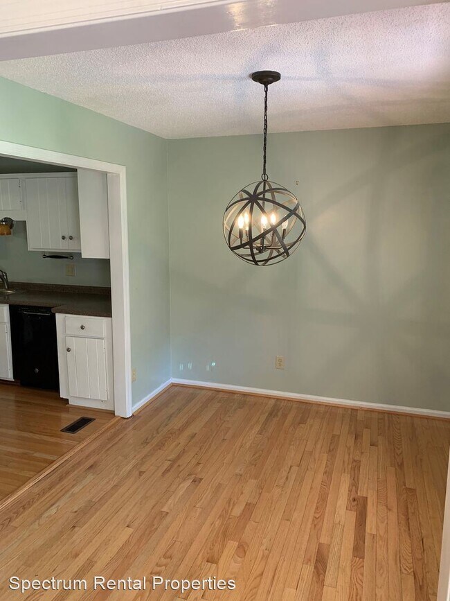 Building Photo - 4 br, 2 bath House - 741 Comet Drive