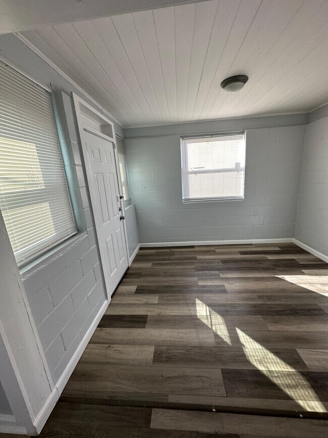 Foto del edificio - 1611 W 34th St