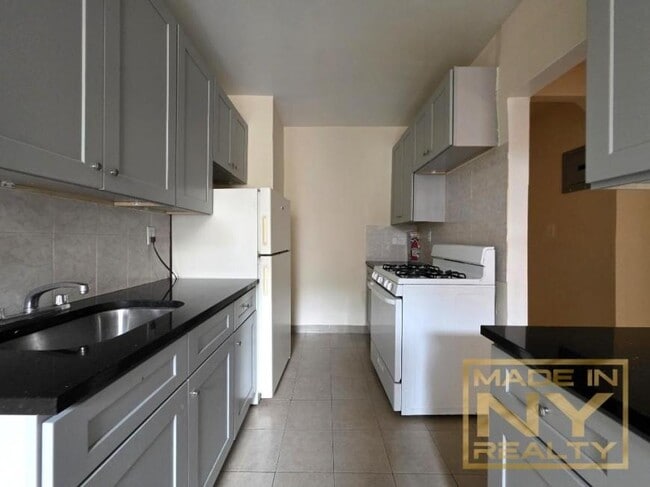 Foto del edificio - 2 bedroom in FLUSHING NY 11358