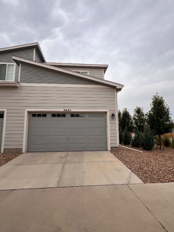 Building Photo - 9601 Prairie Farm Dr