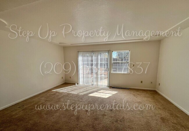 Foto del edificio - Splendid 2 Bedroom 1.5 Bath Townhouse Near...