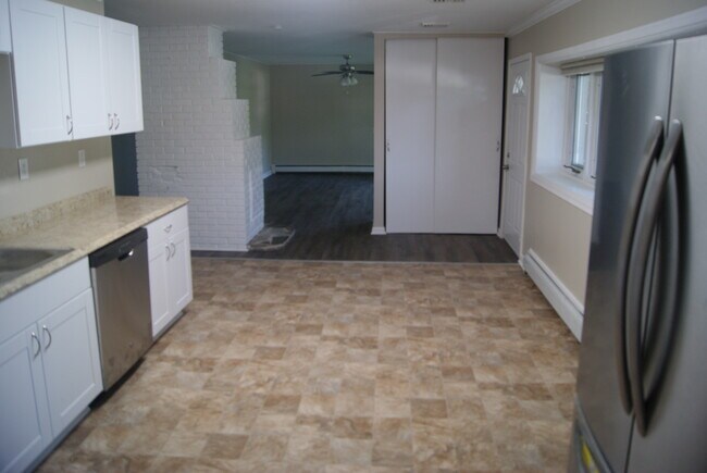 Building Photo - 25 Martindale Dr