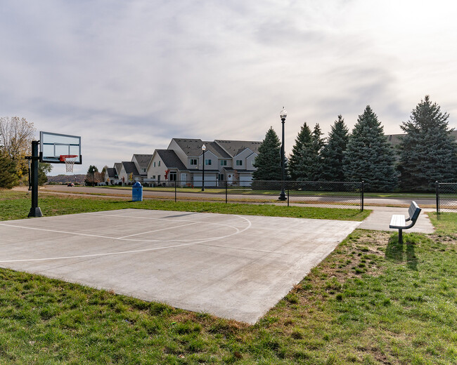 Foto del edificio - Pineview Townhomes