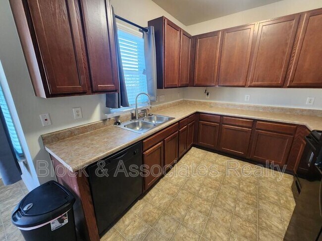 Building Photo - 1429 Pleasant Garden Ln