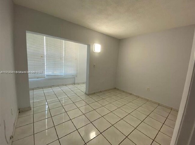 Building Photo - 140 Royal Palm Rd