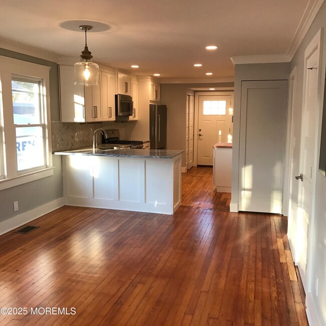 Building Photo - 807 Ridge Ave