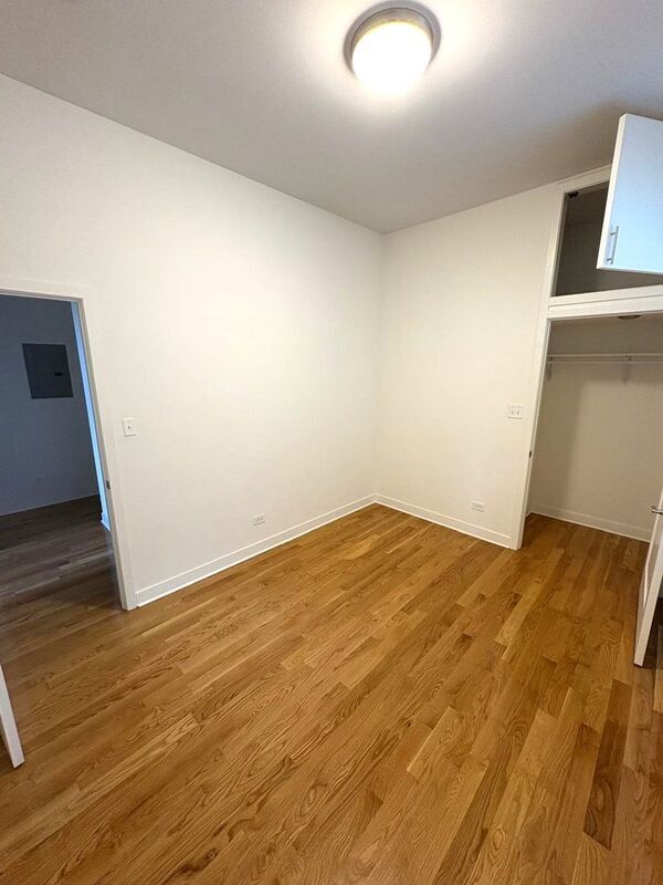 Building Photo - 1644 W Cermak Rd