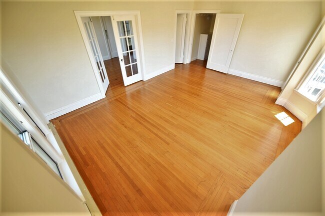 Building Photo - 473 Ellita Ave