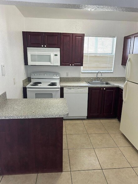 Foto del edificio - 400 NW 65th Ave