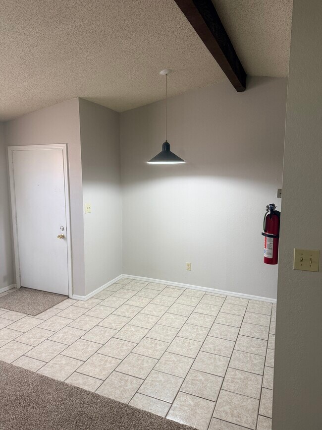 Foto del edificio - 828 Hardy Springs Cir