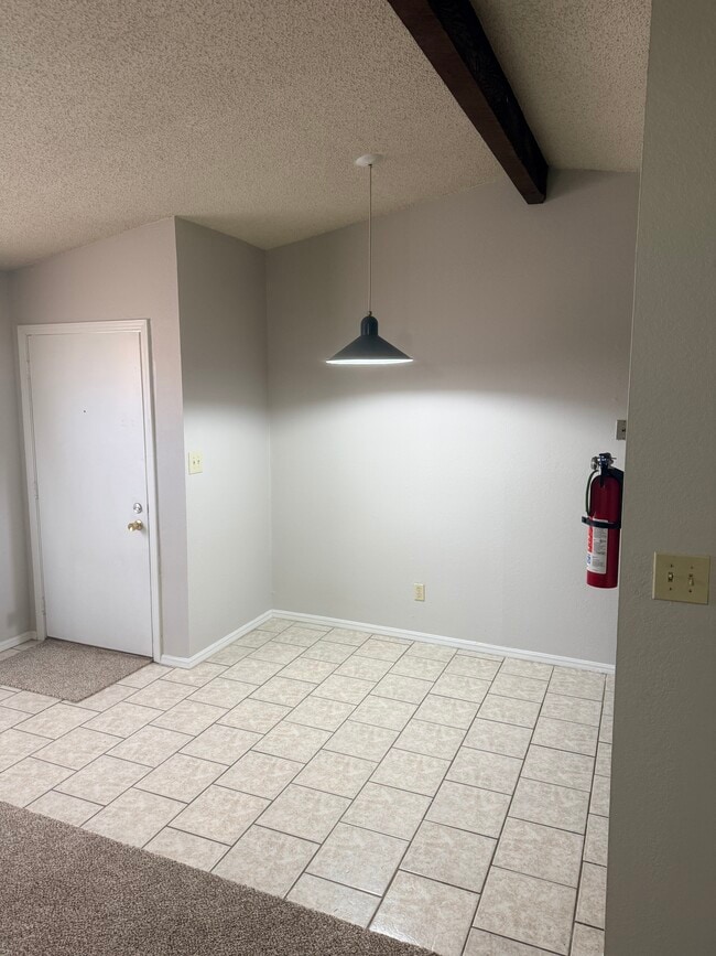 Building Photo - 828 Hardy Springs Cir