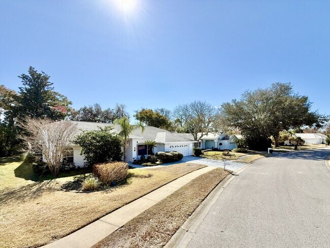 Building Photo - 8640 Ashbury Dr