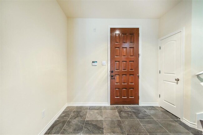 Foto del edificio - 13900 Noel Rd
