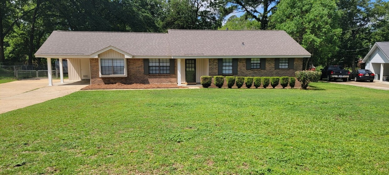 Adorable 3 Bedroom 2 Bath home in Cossada House Rental in Coosada