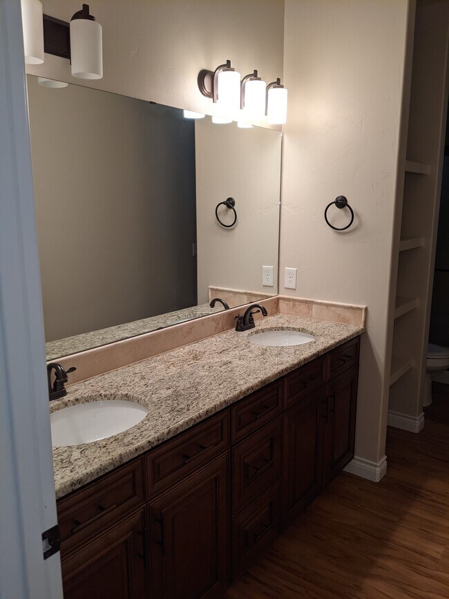 Baño principal - 5609 Franklin Dr