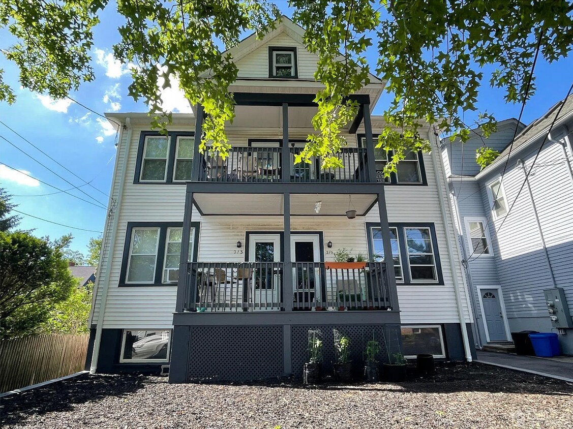 213 Denison St Unit 215 1st Floor, Highland Park, NJ 08904